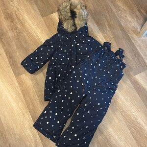 Girls baby gap 3t snow bib and jacket set! Great condition only worn a few times